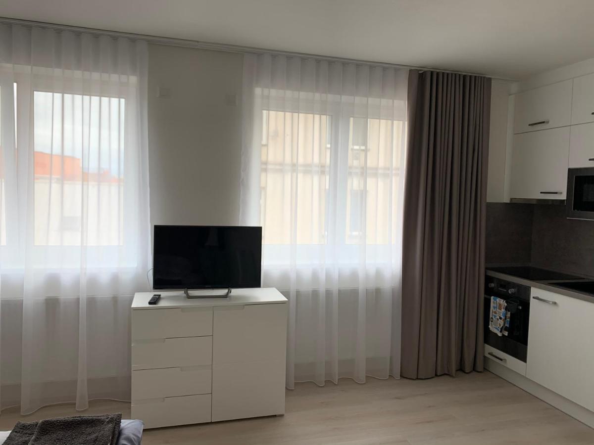 Modern Apartment In The City Center Plzen Exterior photo