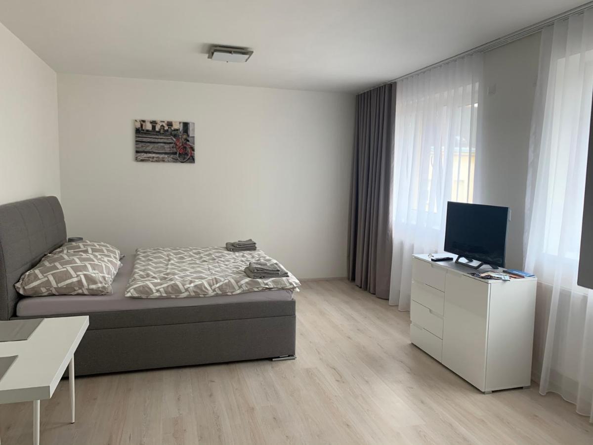 Modern Apartment In The City Center Plzen Exterior photo