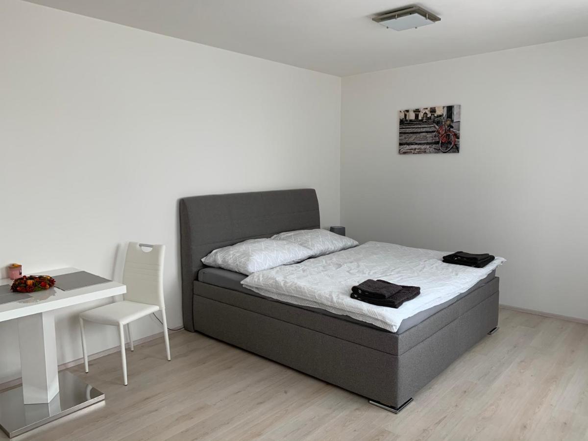Modern Apartment In The City Center Plzen Exterior photo
